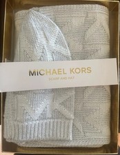 Michael Kors GIFT SET Knit Logo Scarf & Hat 2...