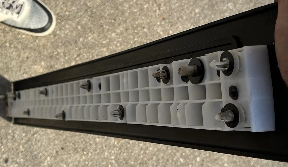 Cubierta de moldura de placa de desgaste para maletero Hummer H3 2006-2010 fabricante de equipos originales Foto 2 de 2