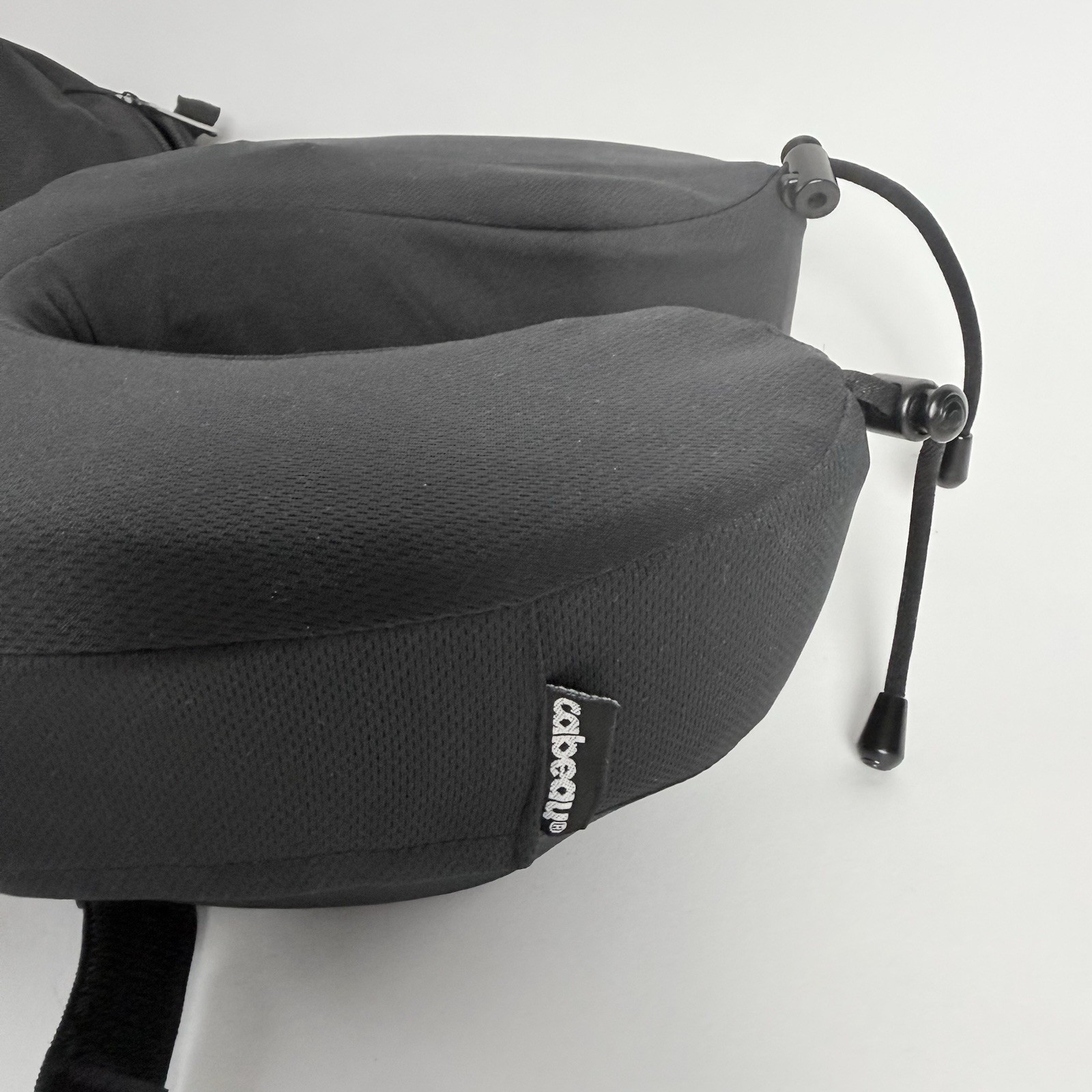 Cabeau TNE S3 Travel Neck Pillow with HeadCatch Support Memory Foam +straps Blck