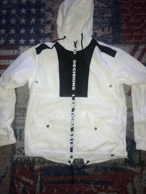 Tigha Jacke  Outdoorjacke mit Kapuze  gr M   (NEU)
