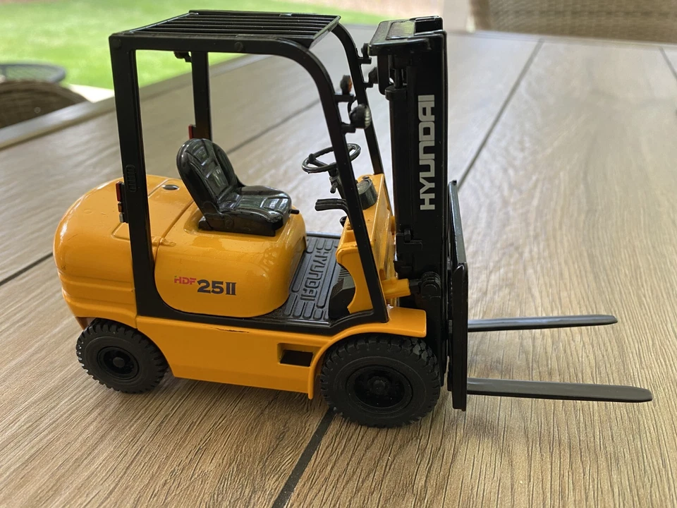 Carretilla elevadora Hyundai HDF 25 II/elevador de horquilla juguete fundido a presión + ¡ENVÍO RÁPIDO! Foto 2 de 4