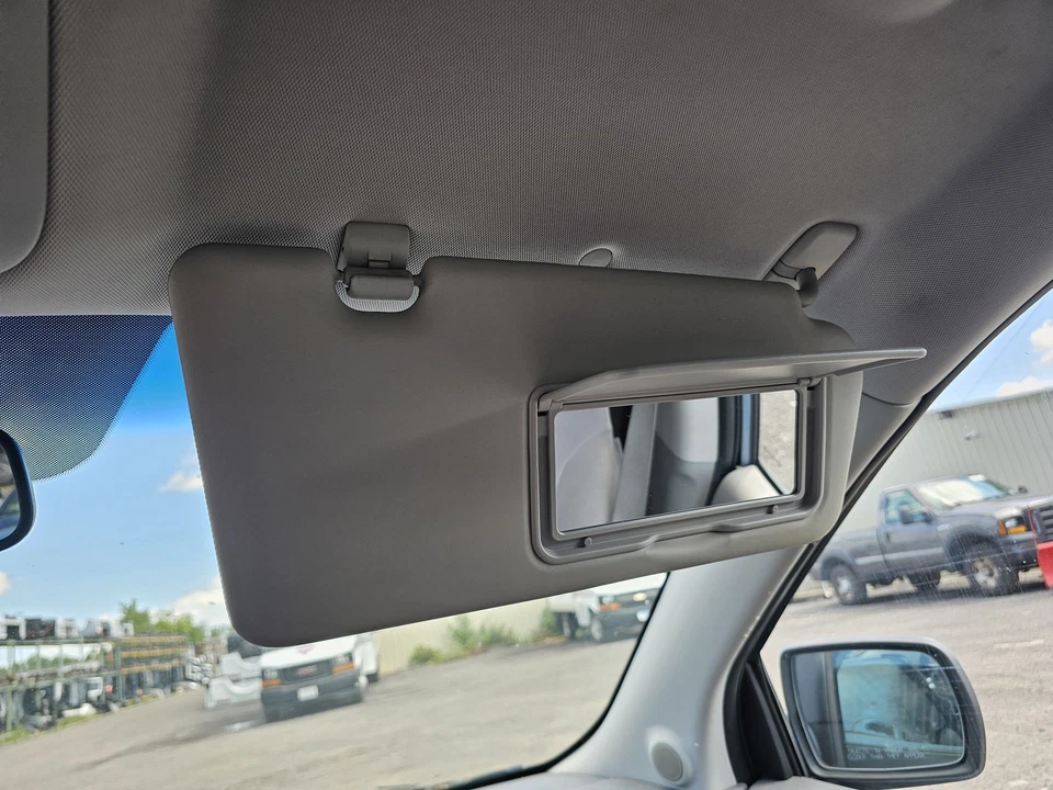 Used Right Sun Visor fits: 2010 Kia Sedona w/o illumination Right Grade A Foto 2 de 4