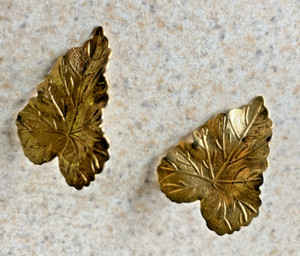 VINTAGE GOLD TONE LEAF PIERCED EARRINGS