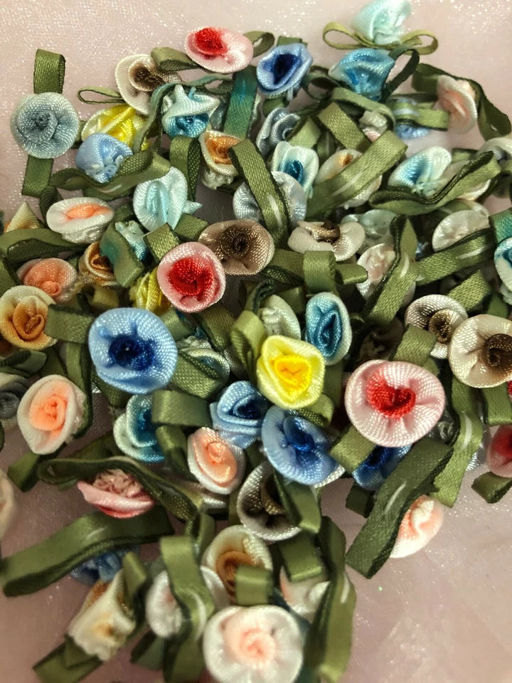 100 apliques de flor de brote de rosa satinada de 3/8" arco de costura mezcla artesanal color ombre 2217-3 Foto 2 de 4