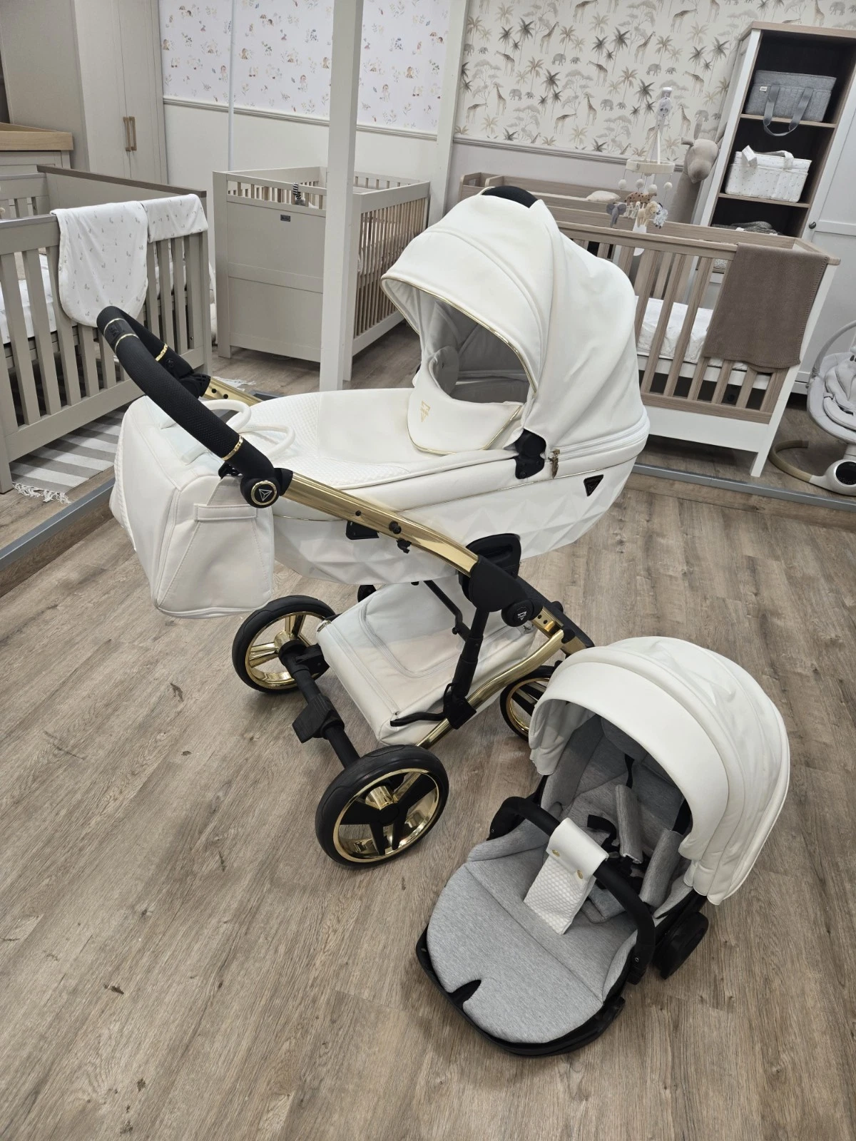 Junama Fluo 2 In 1 White / Gold - Ex Display - Marked