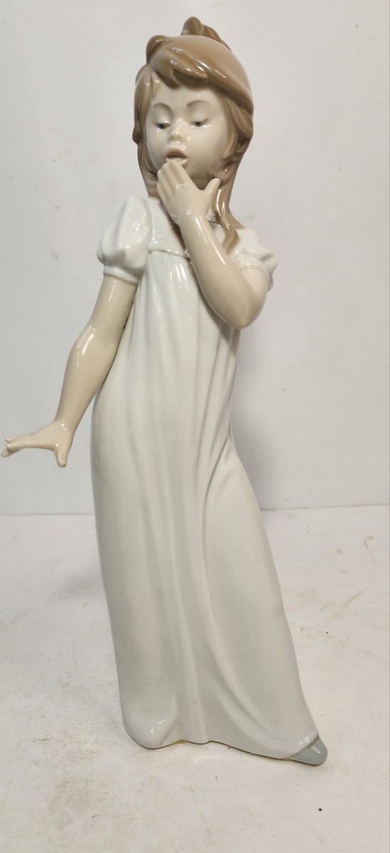Vintage NAO Lladro Young Girl Yawning Vintage Spanish Art