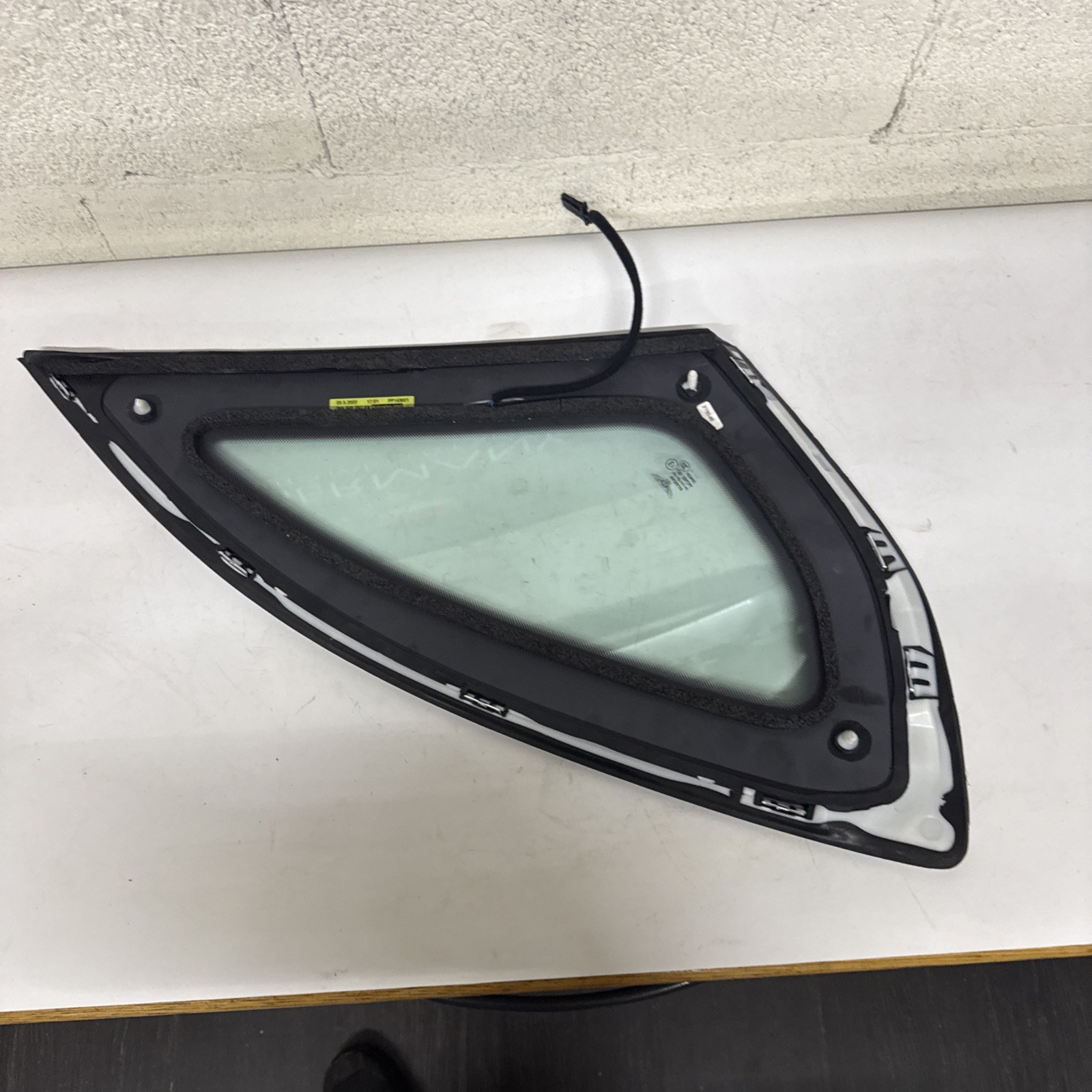 2016-23 BENTLEY BENTAYGA REAR LEFT GLASS QUARTER VENT WINDOW 36A845297#3320