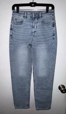 American Eagle Mom Straight Jeans Women's Size 4 Short Light Wash Blue Denim EUC