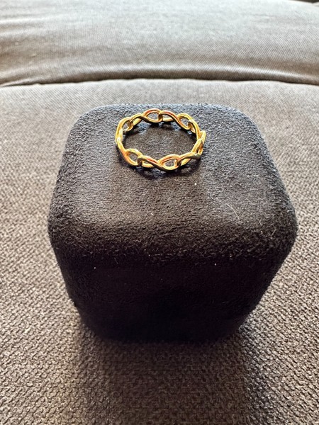 Tiffany and Co Gold Ring Size 9 - S