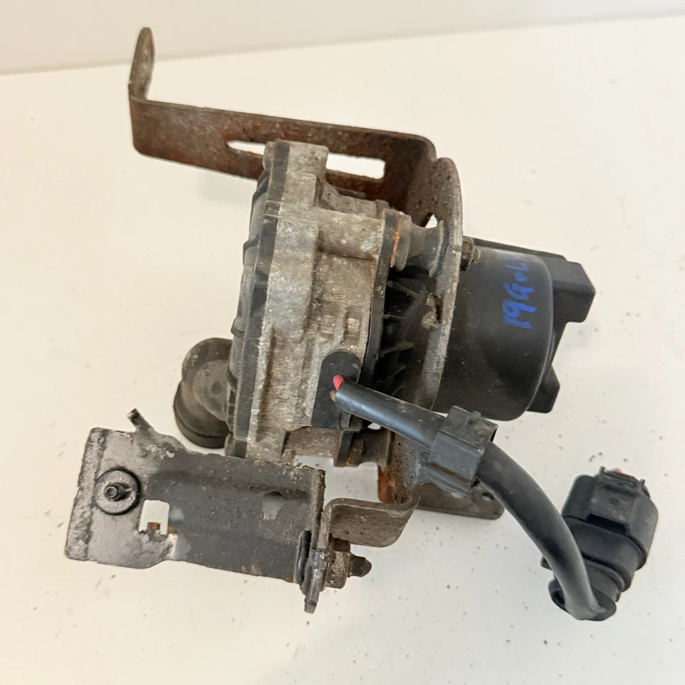 2019 VOLKSWAGEN GOLF SECONDARY AIR INJECTION PUMP W/ BRACKET OEM 5Q0906204C - Изображение 3 из 4