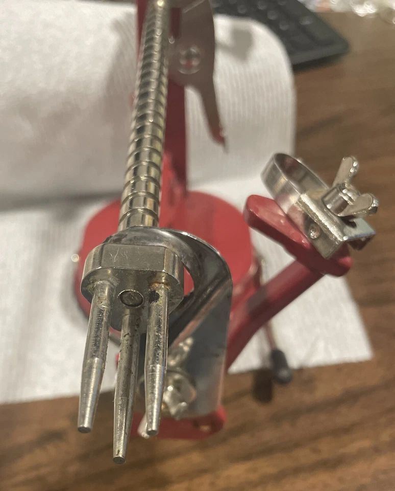 Back to Basics Pelador de hierro fundido de manzana/patata Corer Corer Pelar Foto 3 de 4