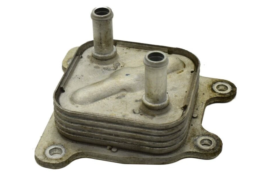 Nissan Rogue 2014-2020 OEM 2,5 L L L4 motor de gasolina intercambiador de enfriador de aceite trasero Foto 4 de 4