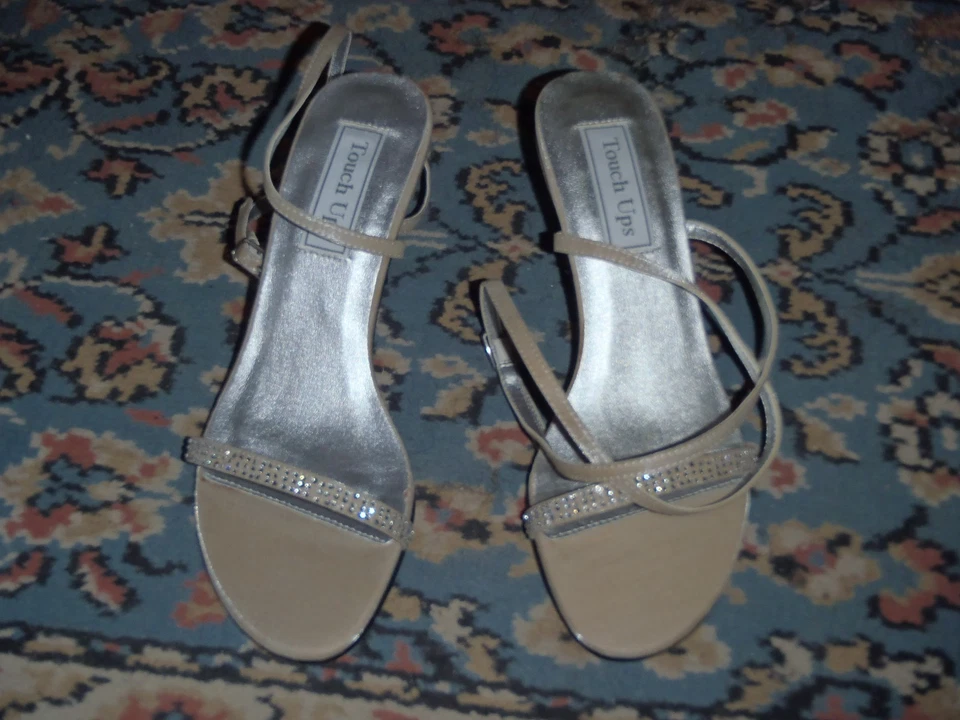 Sapatos formais de casamento retoques prata cetim biqueira aberta ~ tamanho 6M novo na caixa muito bom - Imagem 4 de 4