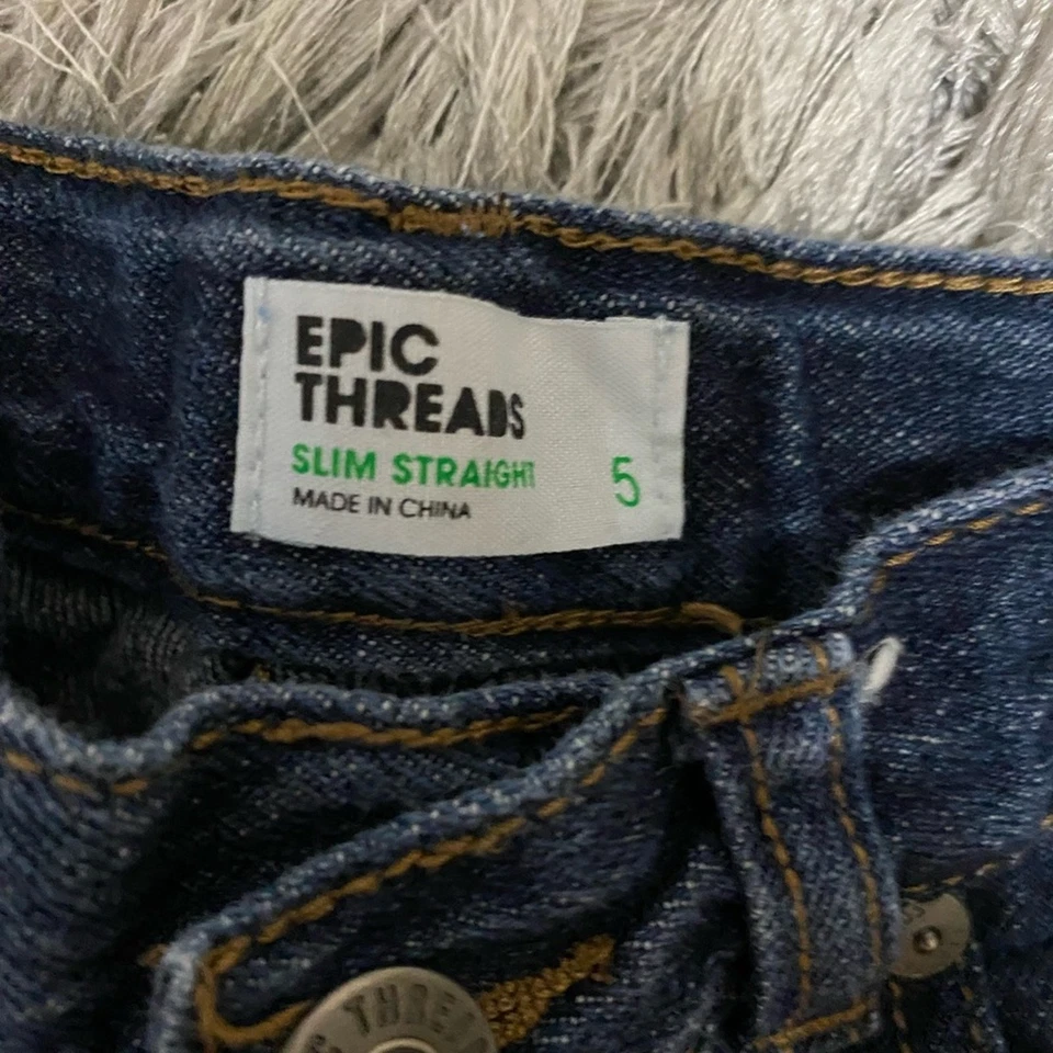Pantalones de mezclilla Epic Threads para niños talla 5 ajustados pierna recta azul oscuro motivo facial divertido Foto 4 de 4