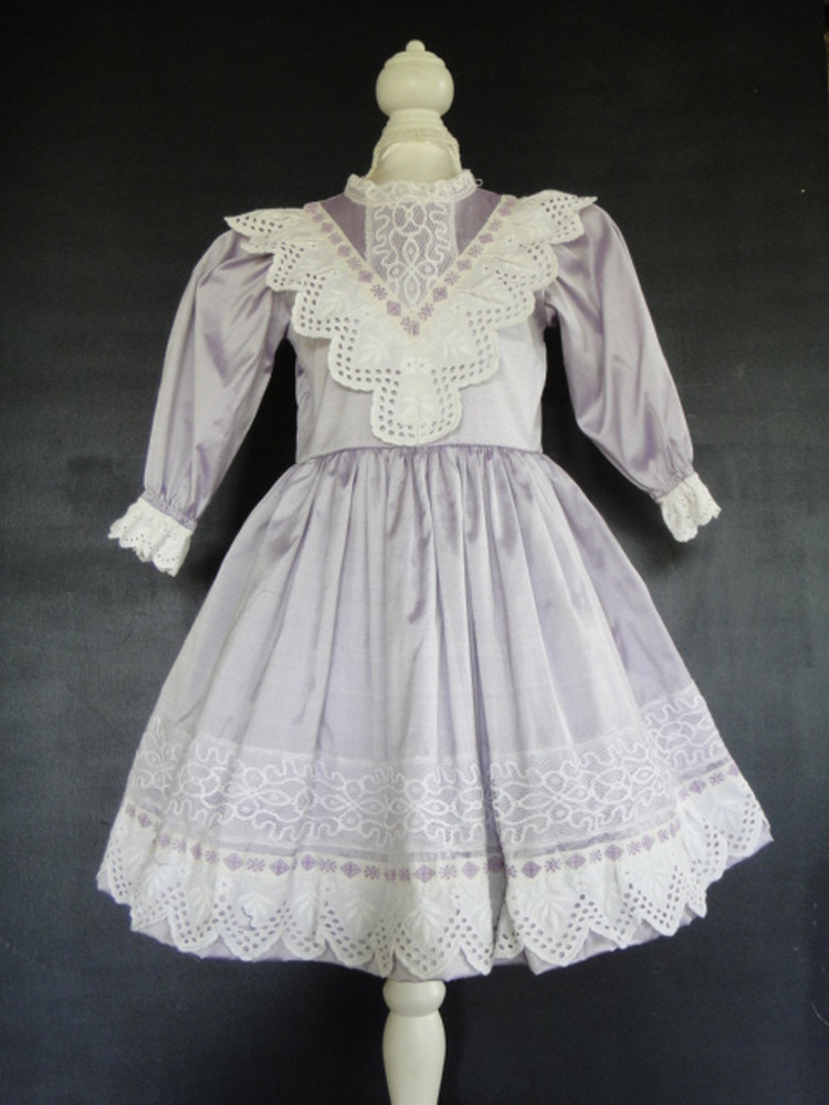 Robe de poupée 73 cm en soie parme haute couture style Jumeau Bru