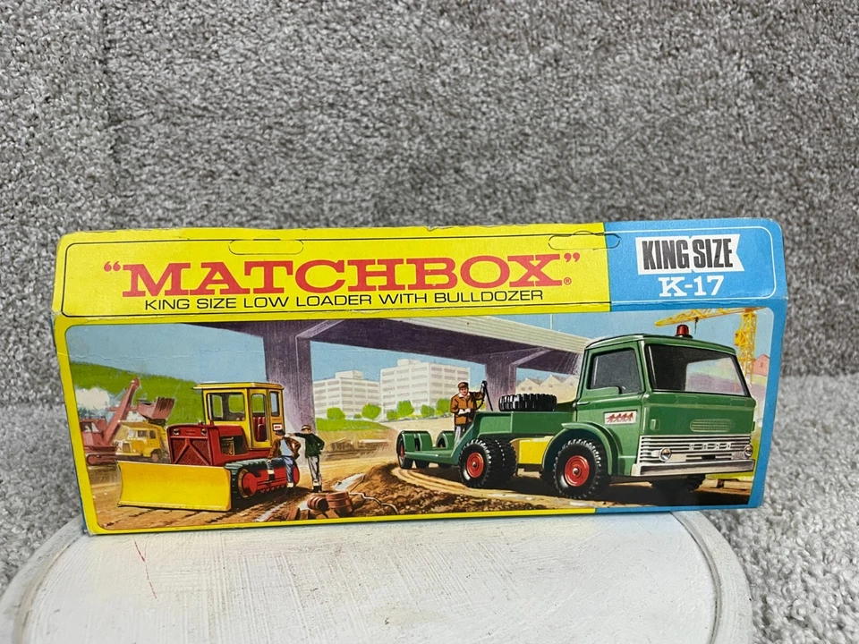 Vintage Lesney Matchbox King Size K-17 Low Loader W/ Bulldozer Multicolor - Image 2 of 4