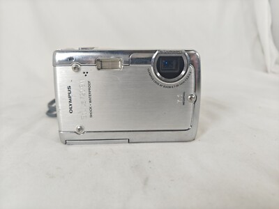 Olympus Stylus 720 SW 7.1MP Digital Camera with 3x Optical Zoom