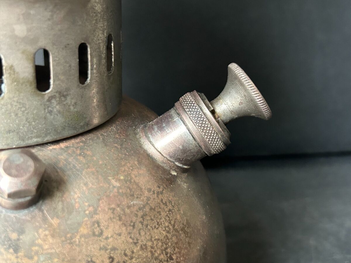 OLD VINTAGE OPTIMUS 300 P CLASSIC PRESSURE KEROSENE LANTERN OLD VINTAGE OPTIMUS 300 P CLASSIC PRESSURE KEROSENE LANTERN