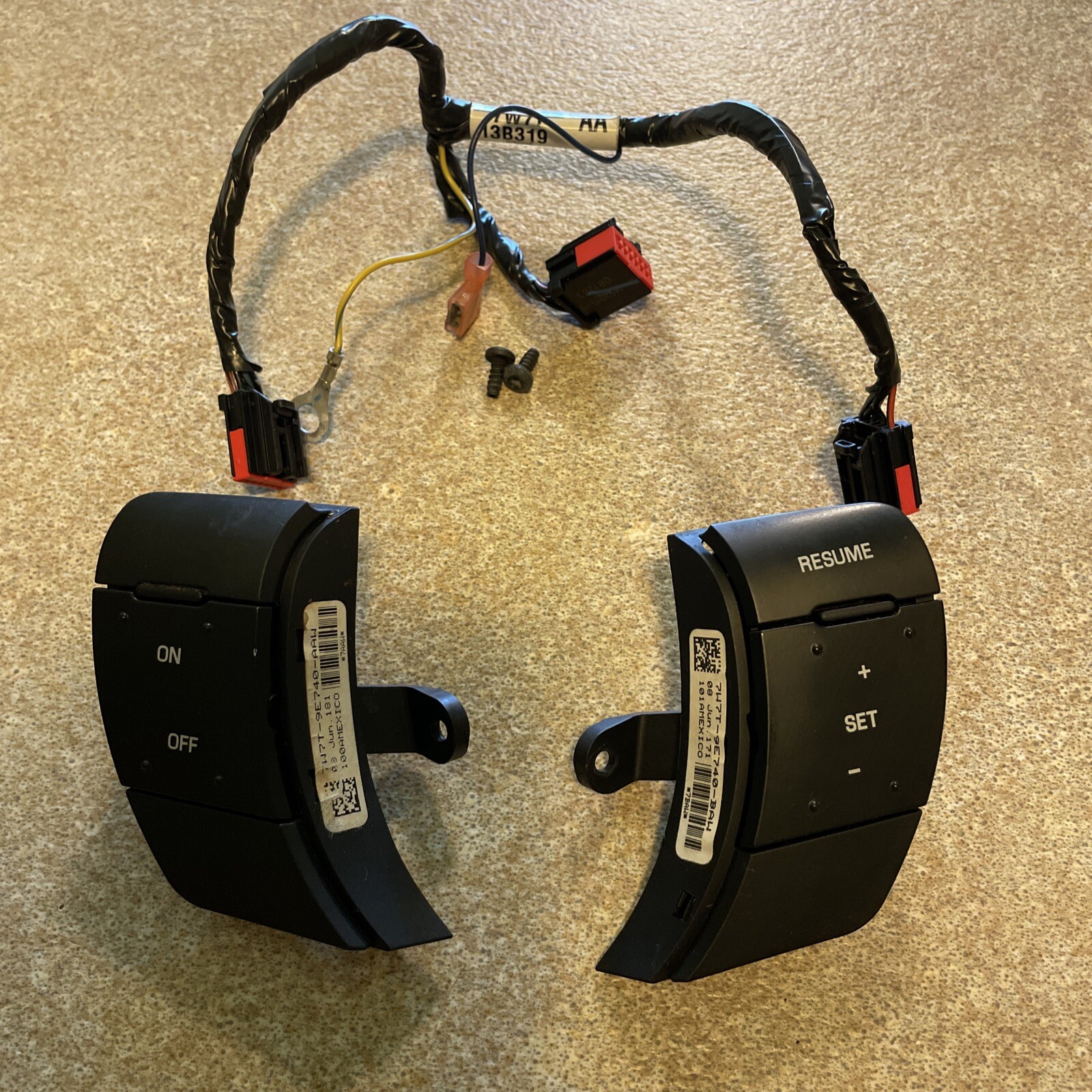 👉05 11 Grand Marquis Crown Vic Steering Wheel Cruise Control Switches