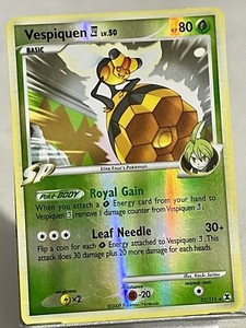 Vespiquen 35/111 Rising Rivals Reverse Holo