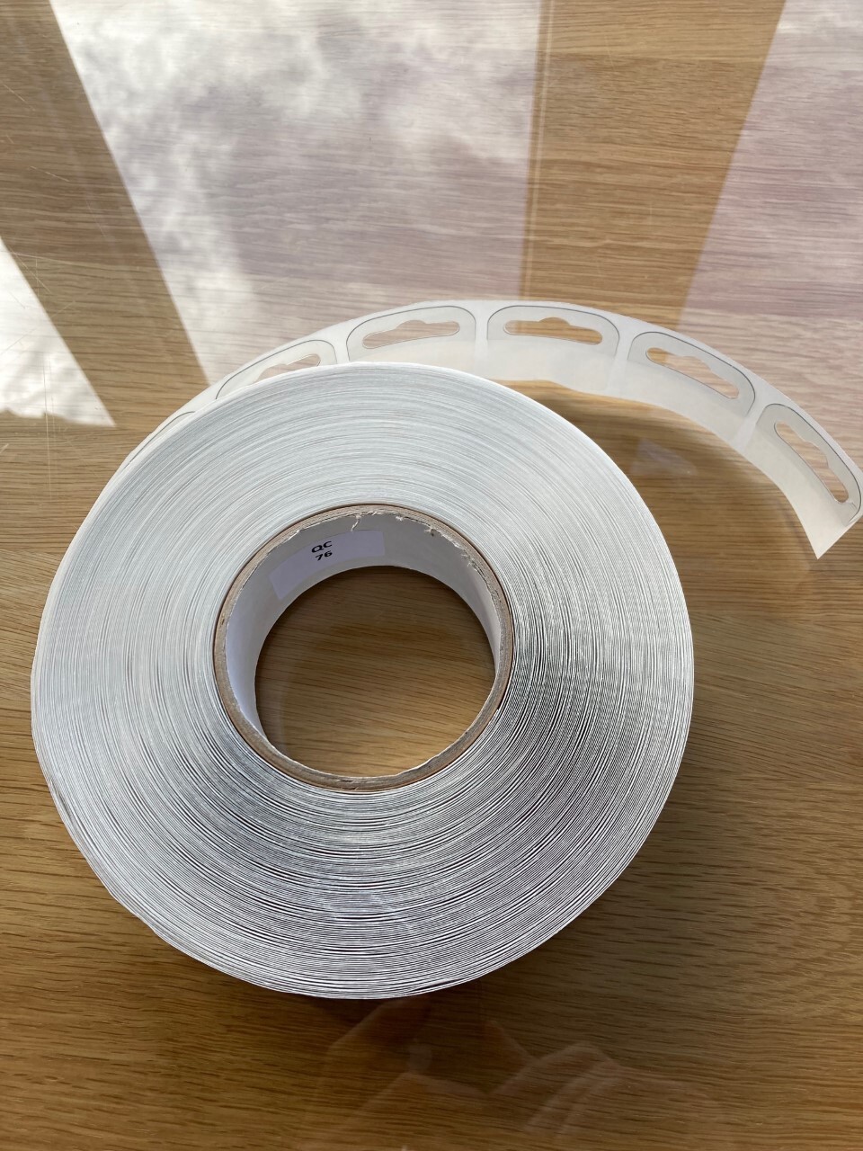 1000 X STRONG SELF ADHESIVE EURO HOOK SLOT STICKY PLASTIC HANGER