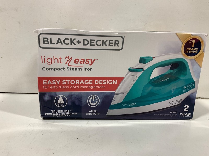 BLACK+DECKER Light 'N Easy Steam Compact Iron