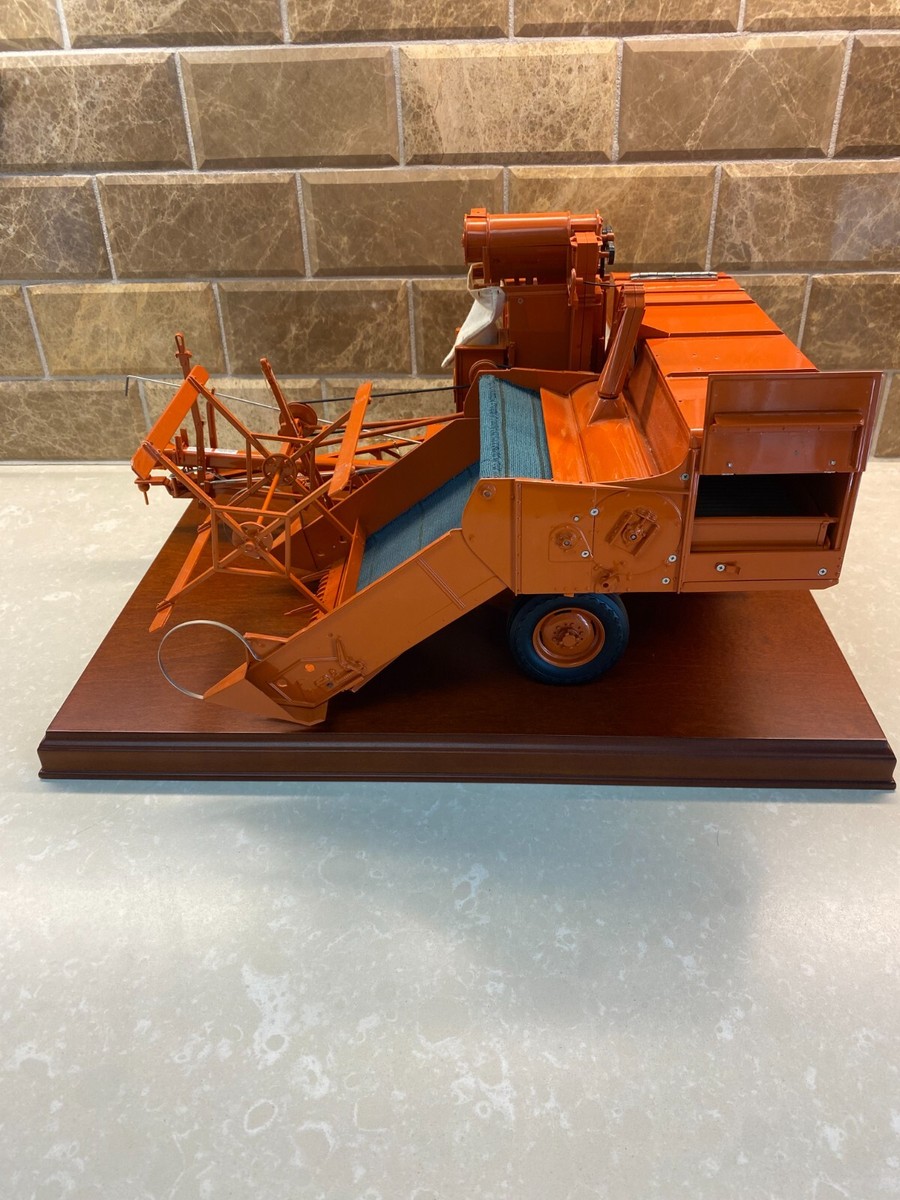 ALLIS-CHALMERS 60A ALL CROP HARVESTER 1/12 SCALE COMBINE BY