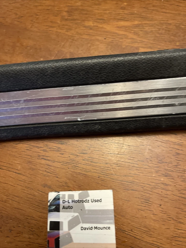 15802450 Saturn GM OEM 07-09 Outlook retenedor de alfombra derecho  Foto 3 de 4