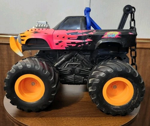 Vintage 1992 Hot Wheels Bruno The Bad Dog Monster Truck Chain Controlled Works