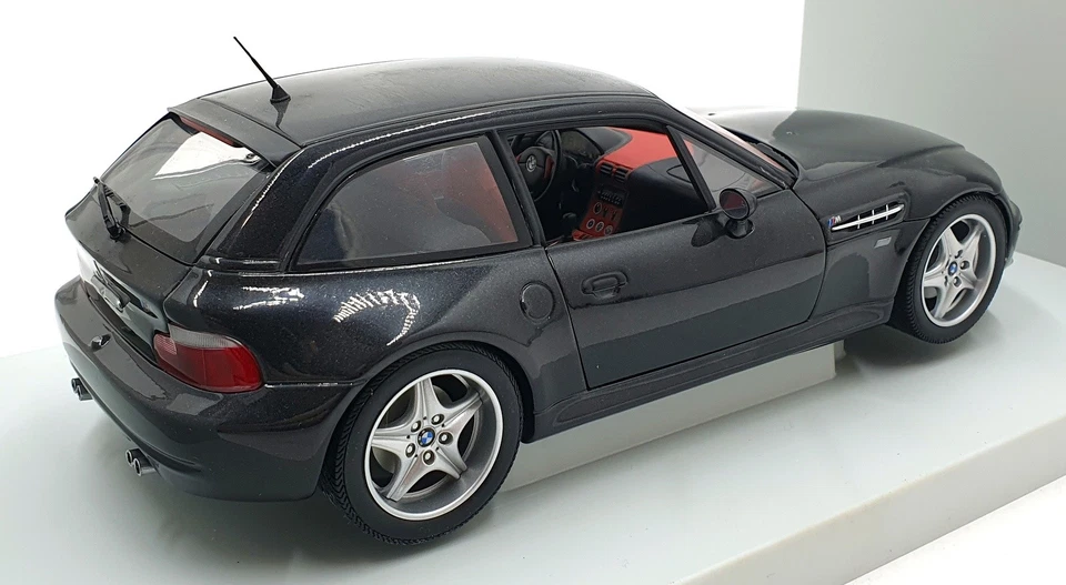 UT Models 1/18 Scale Diecast 20432 - BMW Z3 M Coupe Metallic Black - Image 2 of 4