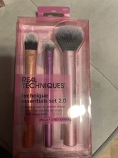 NIB Real Techniques Brush Set 2.0 Essentials for Eyes Face and Cheeks Free Ship