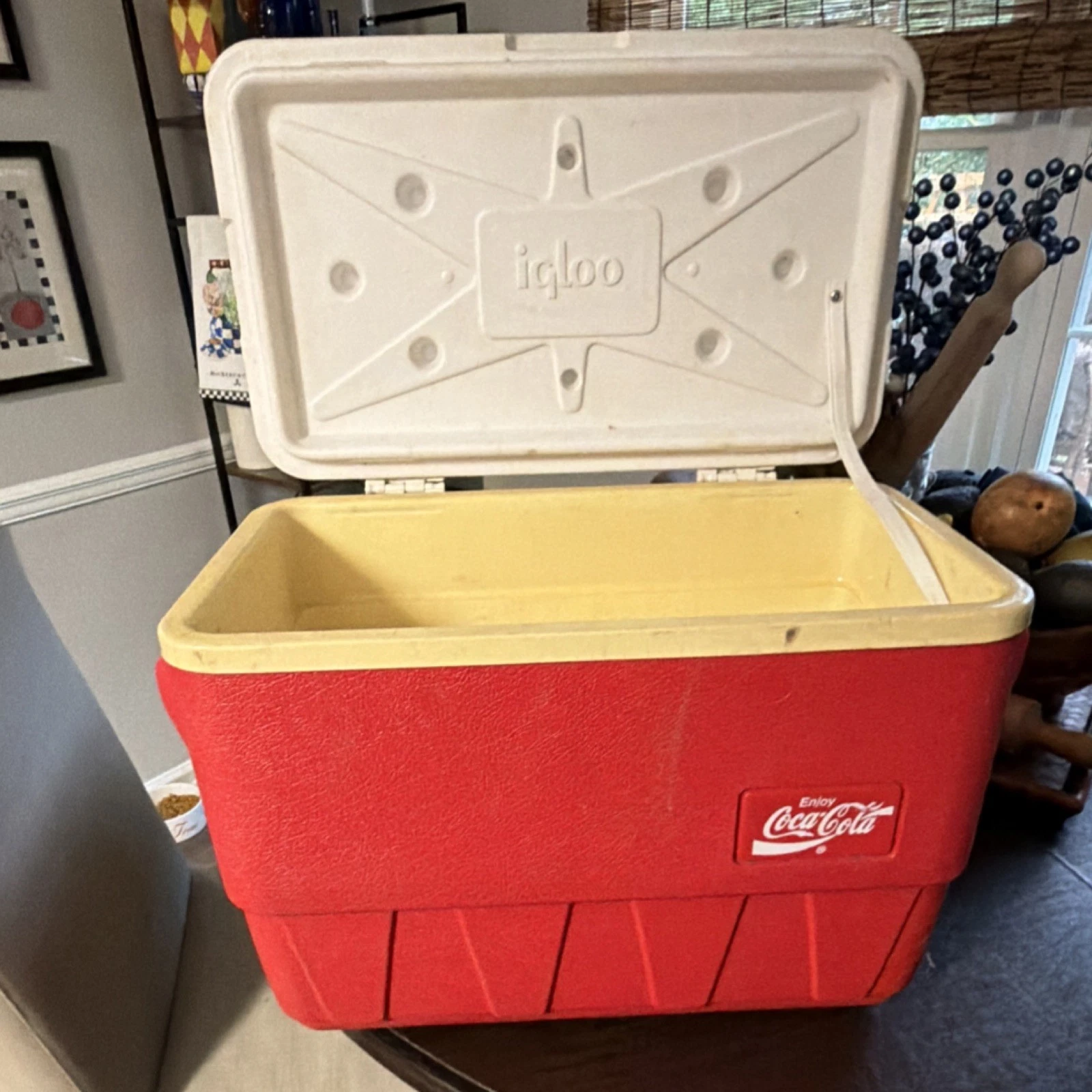 Coca-Cola Igloo Enjoy Coca-Cola Hard-Sided Cooler Ice Chest Red/White 1993