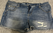 Mossimo Women s Blue Denim Boyfriend Shorts Distressed Raw Hem Size 12/31