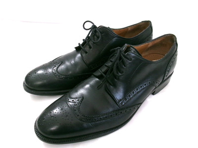 COLE HAAN   MENS 10  ==BLCK / WING TIPS / LACE UP SHOES