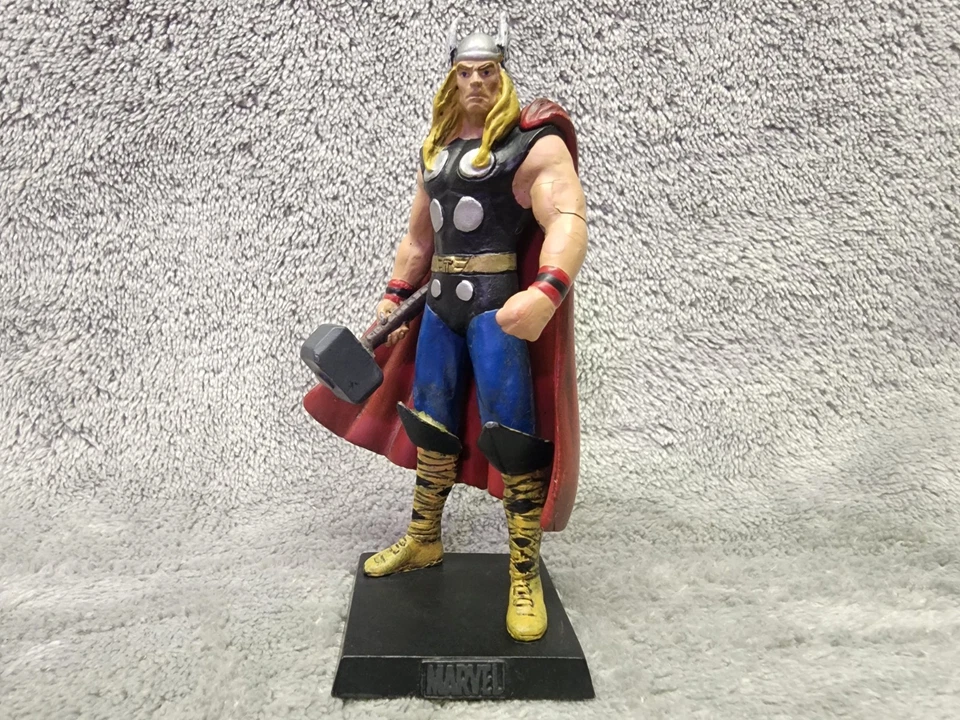 Figura Die-Cast Thor Marvel 4 pulgadas #14 estatua coleccionable 2009 con revista Foto 2 de 4