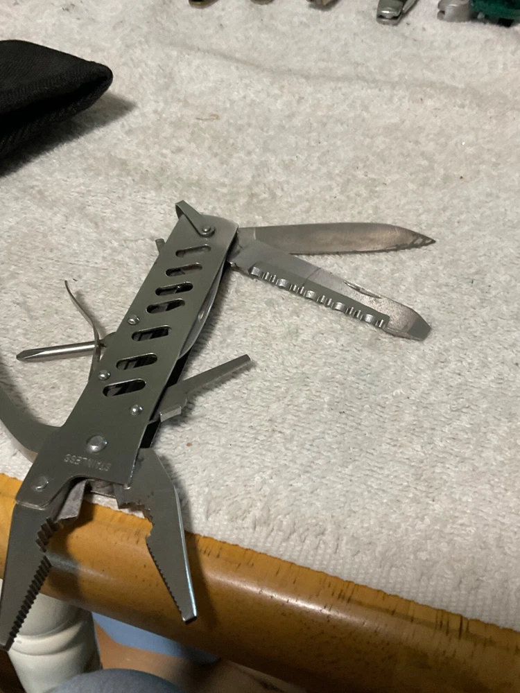 MULTI-TOOL WITH HOLDER. STAINLESS