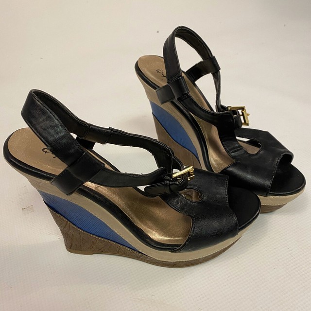Qupid Bikini Women Platform Wedge Sandal Black Faux Leather Peep Toe 7.