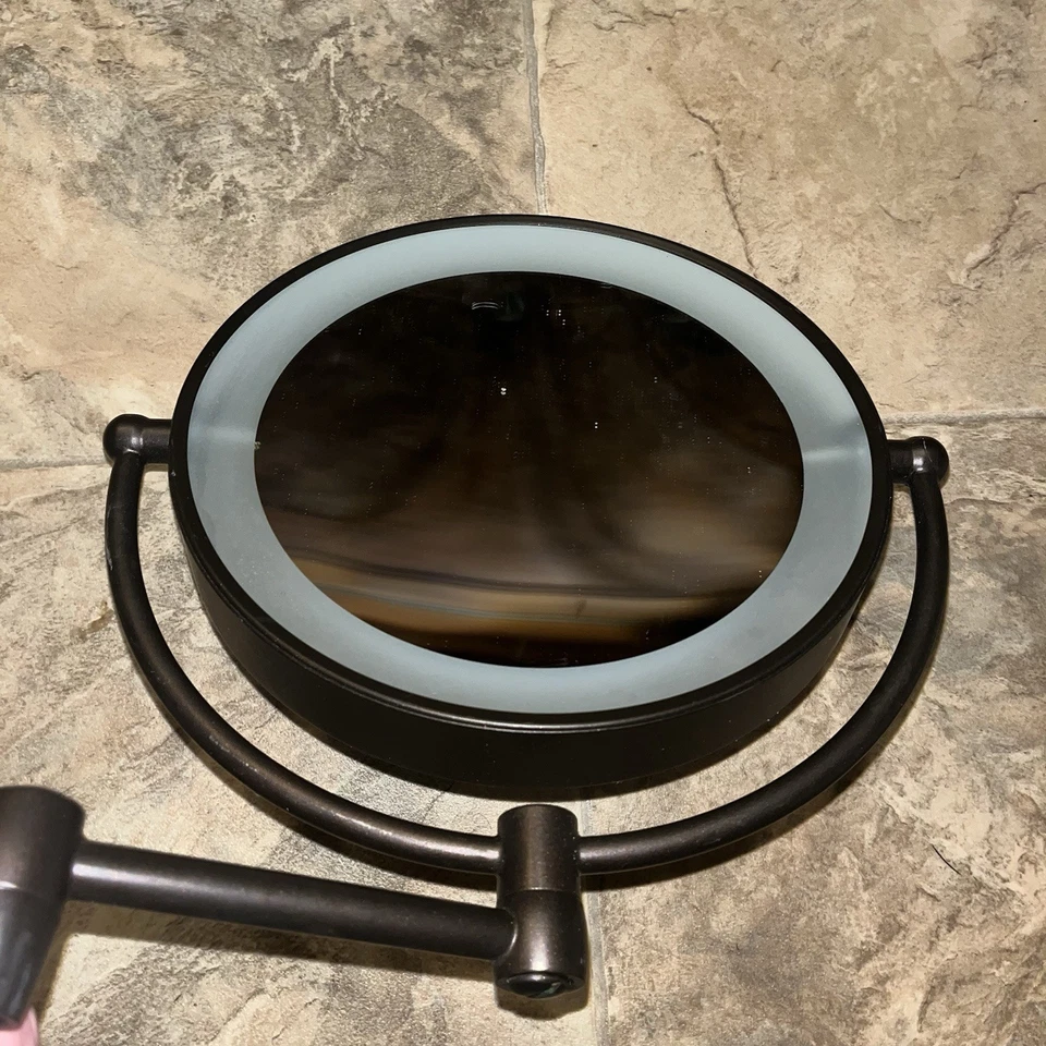 Espejo de maquillaje montado en la pared Zadro con aumento de 1X o 10X y brazo extensible Foto 4 de 4