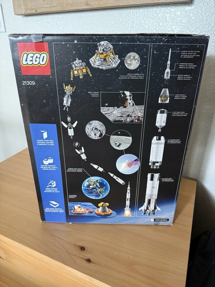 LEGO Ideas: NASA Apollo Saturn v (21309) - Image 2 of 2