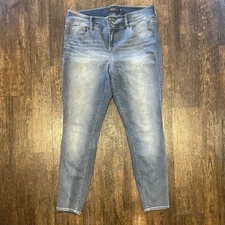 Torrid Premium Jeans 18T Jegging Mid rise Skinny Denim Medium Wash