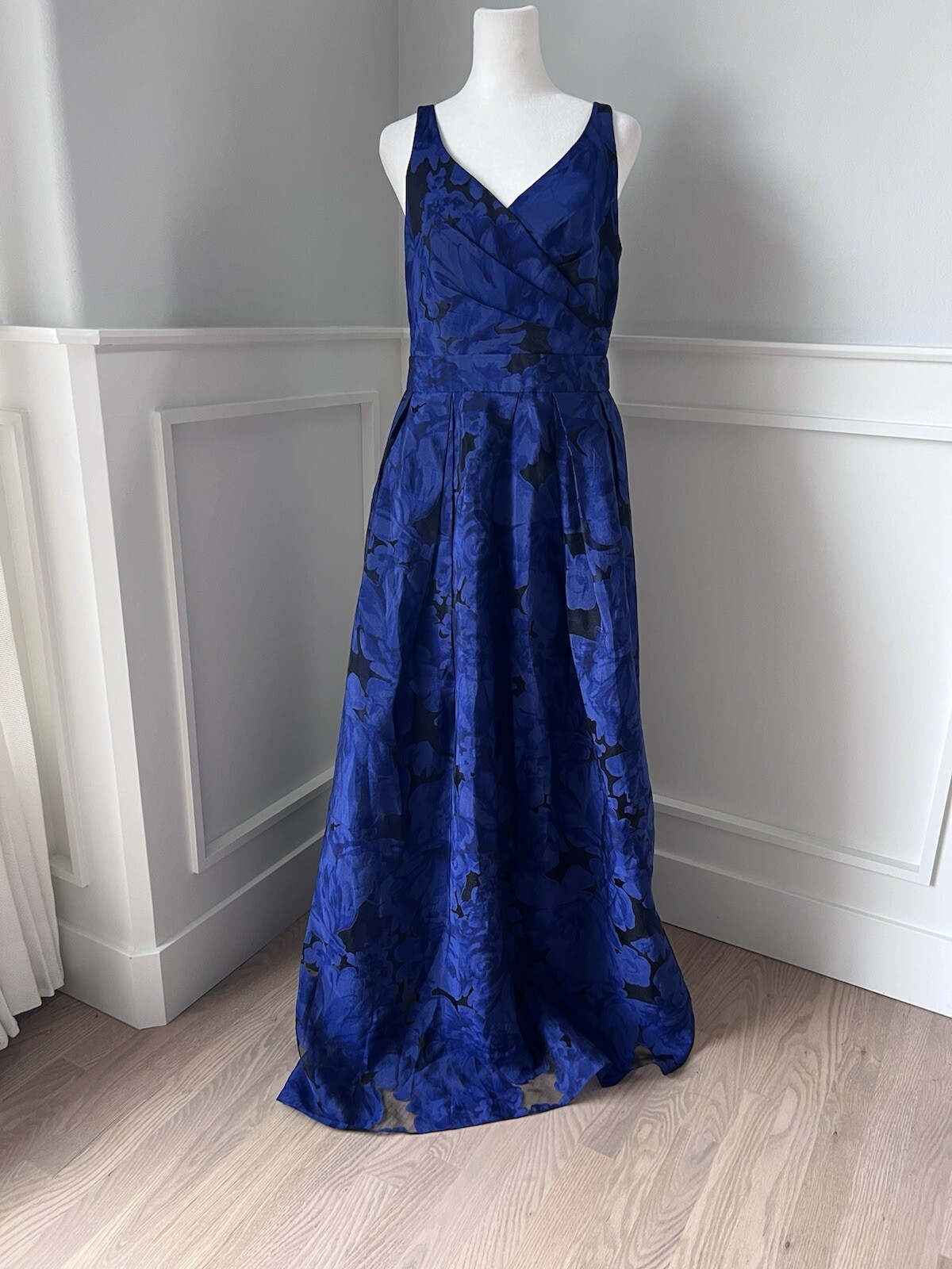 princess with blue dress A-Line Dress, Off the Shoulder Organza Butterfly Formal autotag_status_active Size:16Y Red and black striped
