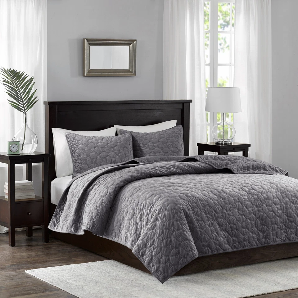 Madison Park Harper Velvet Quilt Set Lightweight All-Season 3 Piece Bedding - Image 4 of 4