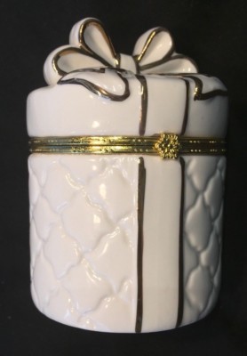 Ceramic Gift Container / Storage For Trinkets, Jewelry Wht w/ Gold Details NIB