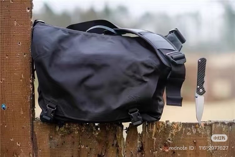 Arc'teryx Leaf Black Courier Messenger Bag 15 Super rare
