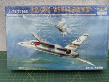 Trumpeter 01616 North American RA-5C Vigilant...