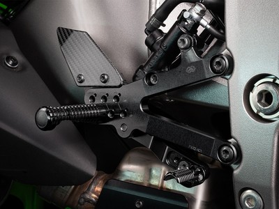 FXR RACING ALUMINIUM-FUSSRASTEN SCHWARZ GILLES TOOLING FÜR KAWASAKI NINJA ZX-6R