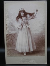 VINTAGE CABINET CARD PHOTO OF YOUNG LADY WITH LONG HAIR