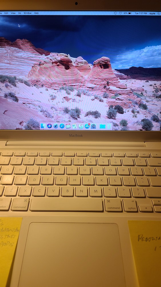 Apple Macbook 13 A1342 White 8 GB Memory 2.26GHz 250GB HDD