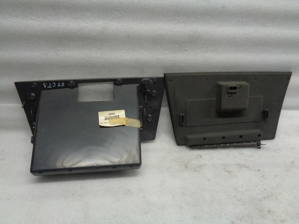 DK902230 2003-2007 CADILLAC CTS LADO DEL PASAJERO GUANTERA CAJA DE ALMACENAMIENTO GRIS OEM Foto 4 de 4