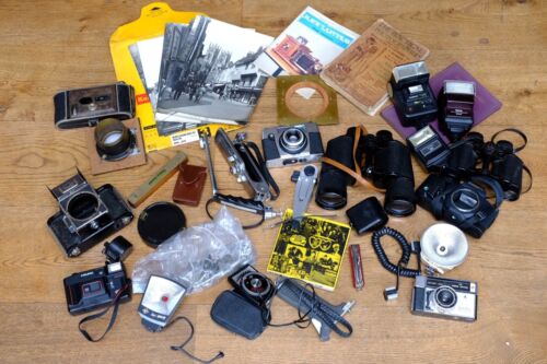 Job Lot Of Vintage Cameras and Accessories, Binoculars, Photos, Flashes etc - Afbeelding 1 van 8